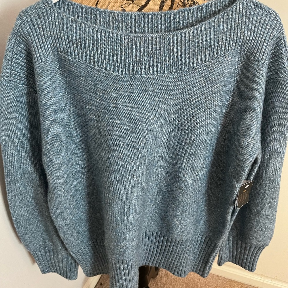 Lee sweater